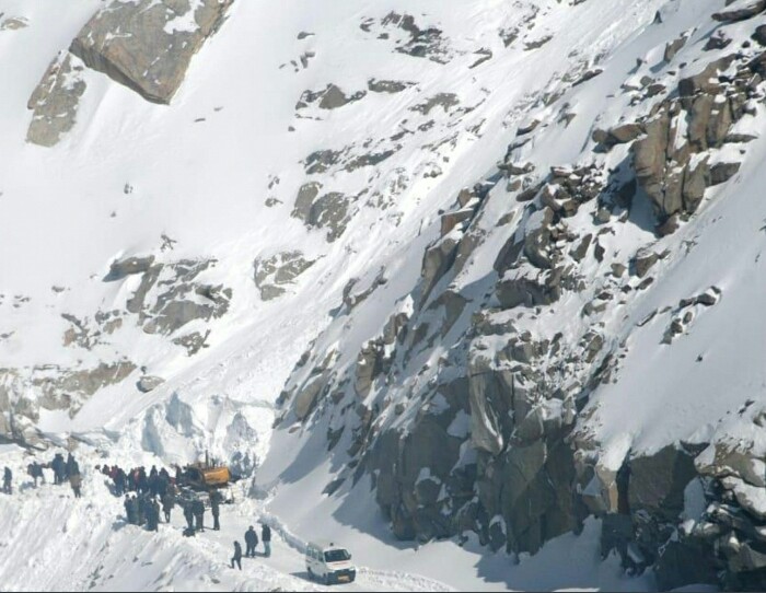 5 killed as avalanche hits Pak hill station
