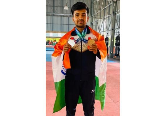 COVID-19 : 17 years old shooter  Shivam will  contribute 60% of his earnings